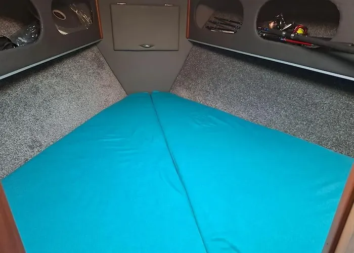 Jacht W Marinie Botel