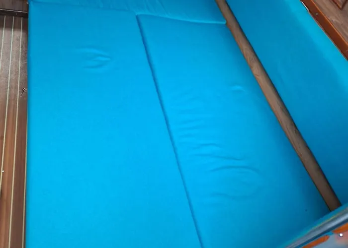 Botel Jacht W Marinie *