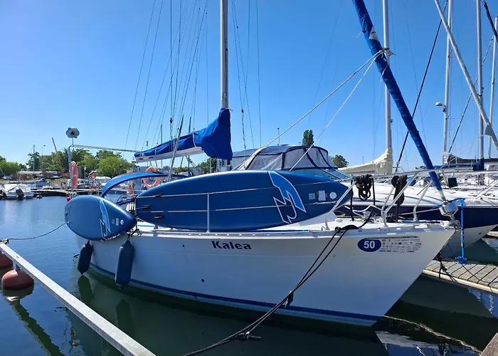 Botel Jacht W Marinie